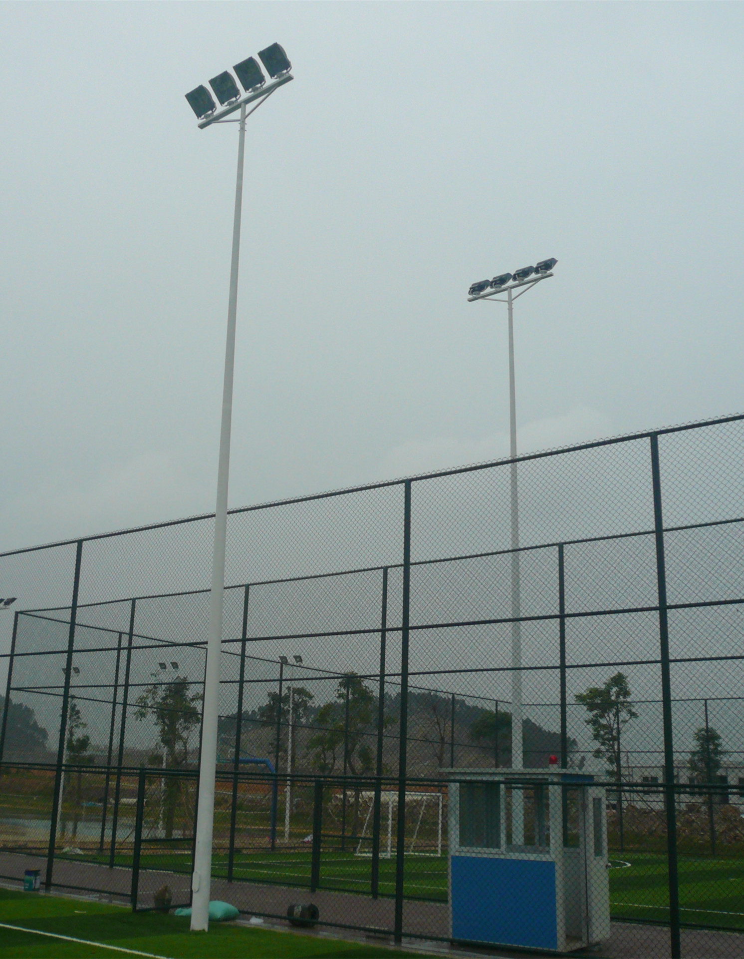 广州足球场高杆灯定制 广场照明20米灯杆 照明灯杆厂家直销