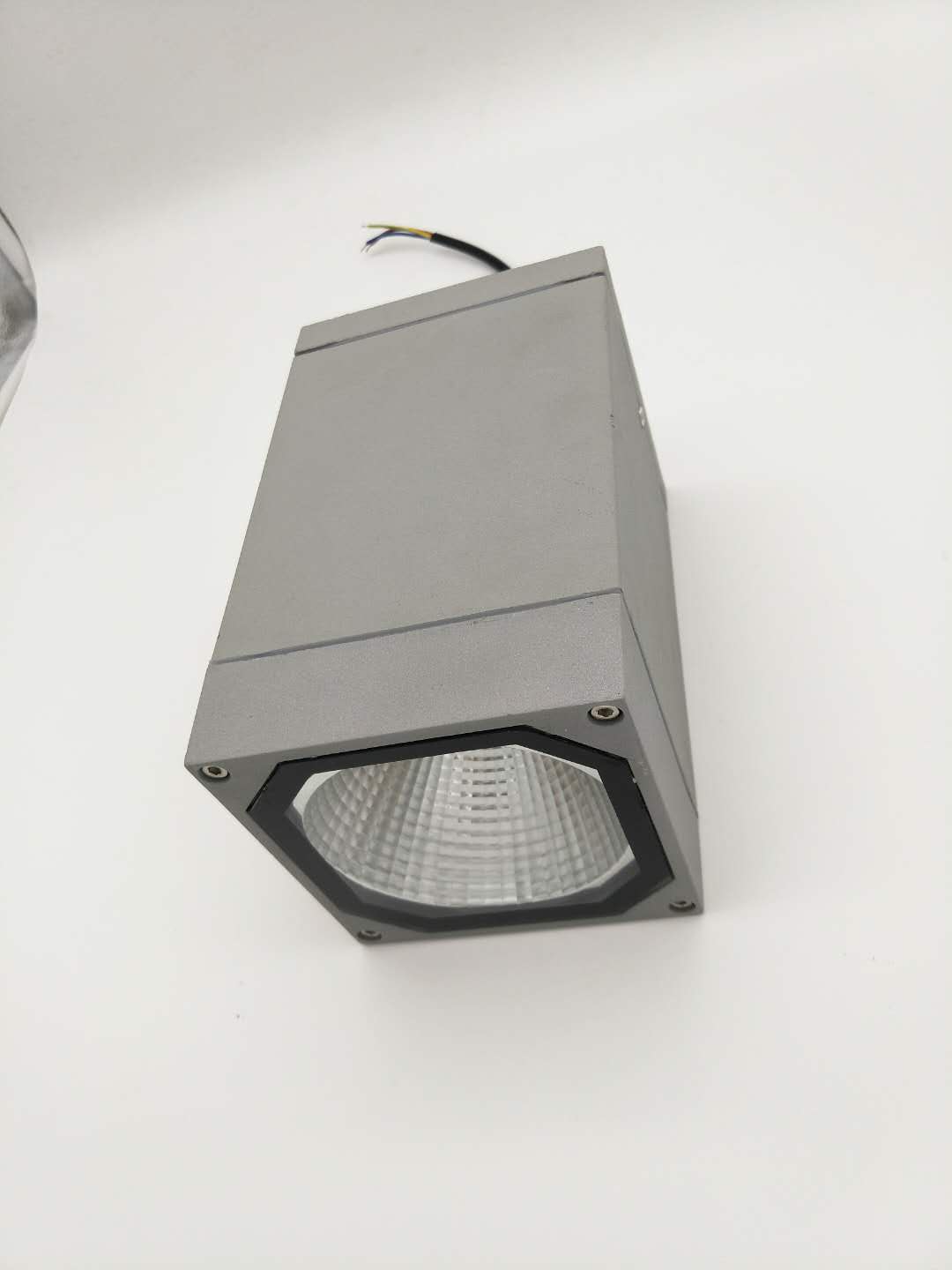 其他户外灯具 200套 求购方形防水筒灯,尺寸:h150mm左右,功率cob 15w